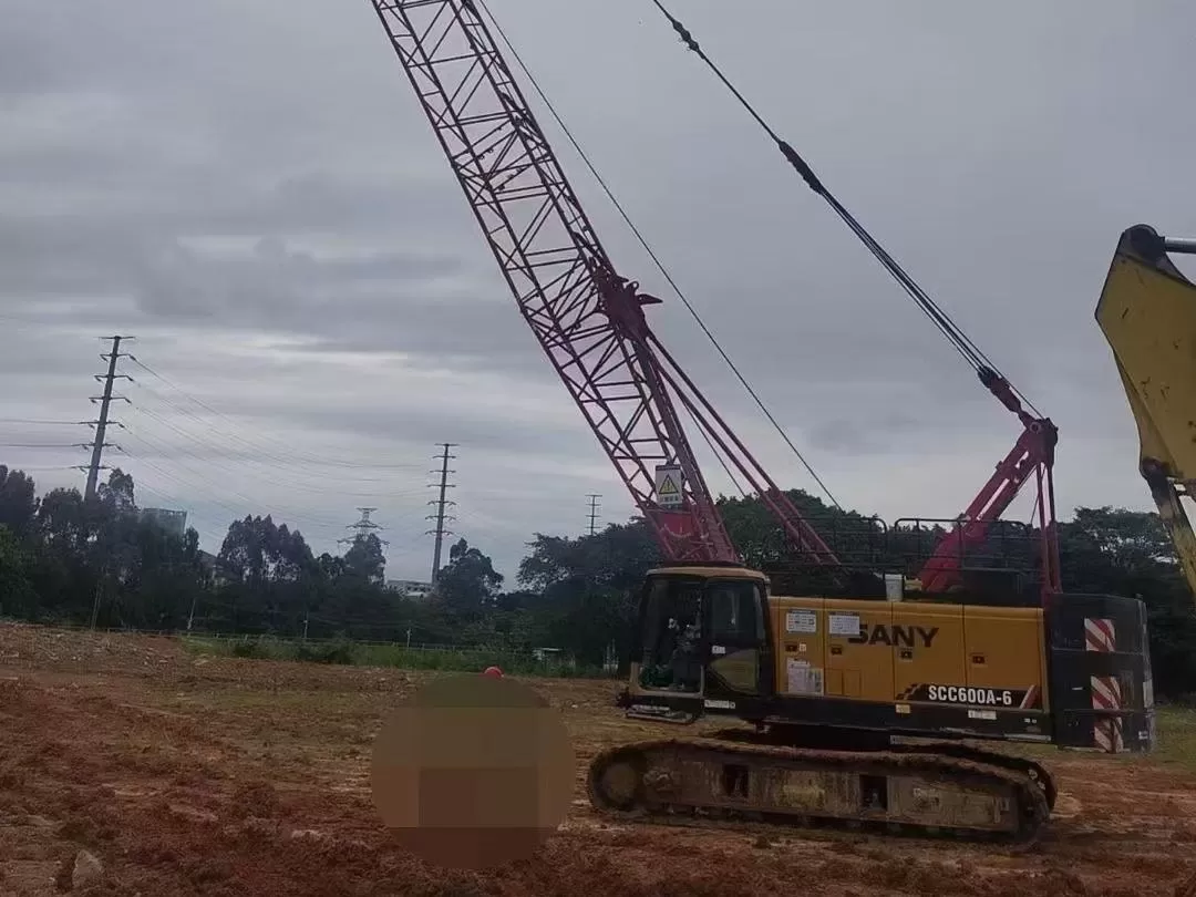 gebruikte tralieboom hydraulische rupskraan 2021 60ton voor de bouw