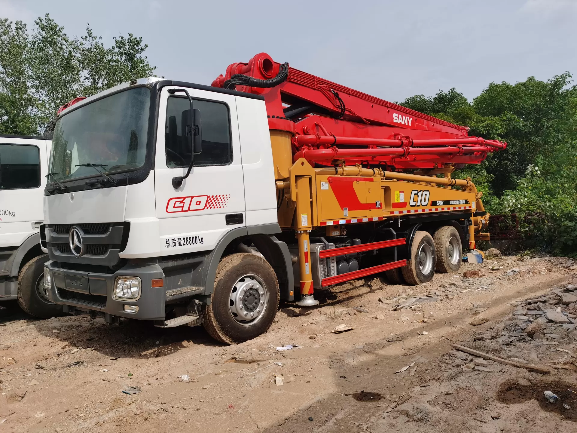 gerenoveerde sany boompomp 37 m vrachtwagengemonteerde betonpompwagen uit 2010 op benz-chassis