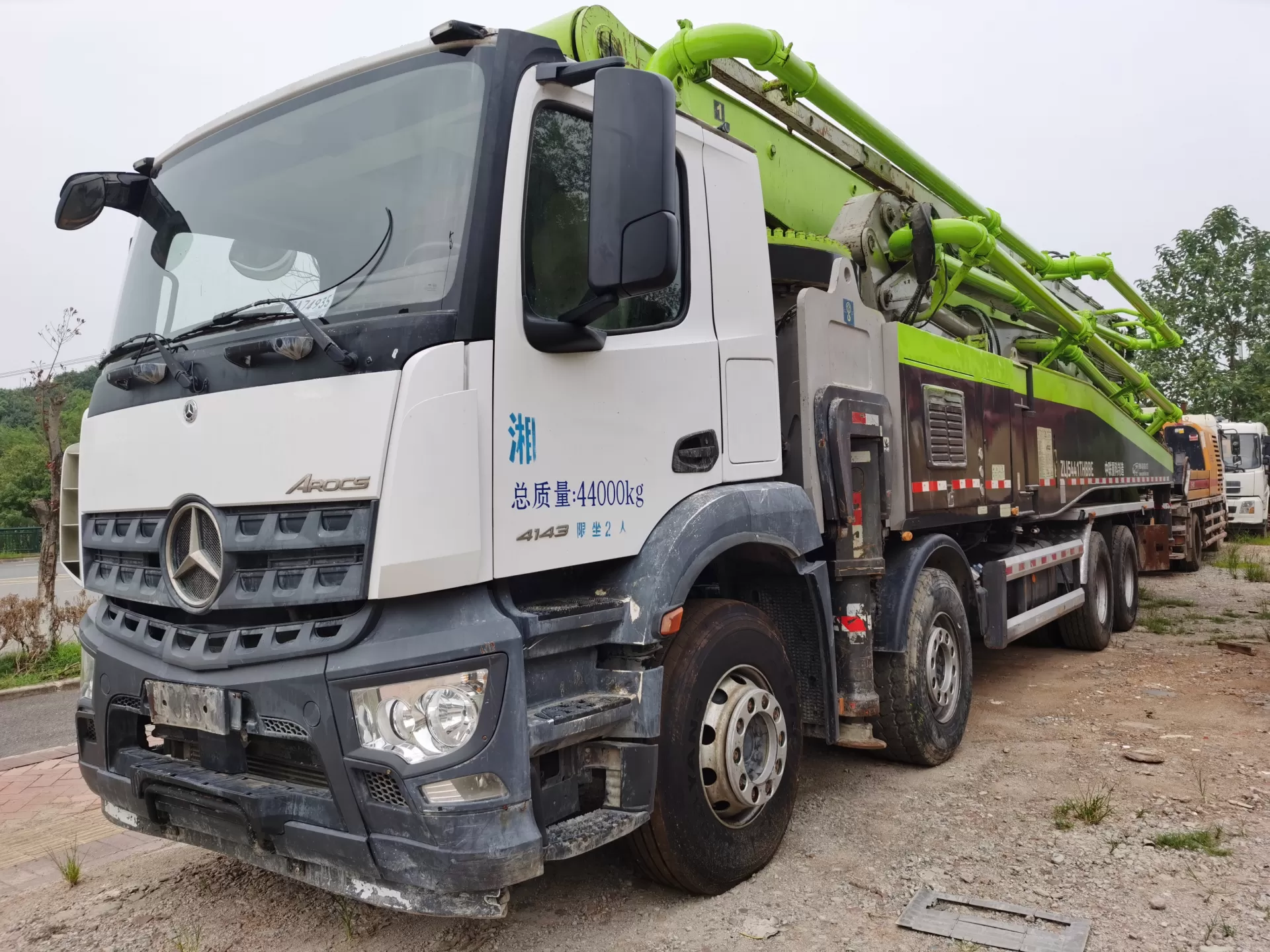 2020 zoomlion boompomp 63 m op vrachtwagen gemonteerde betonpompwagen op benz-chassis