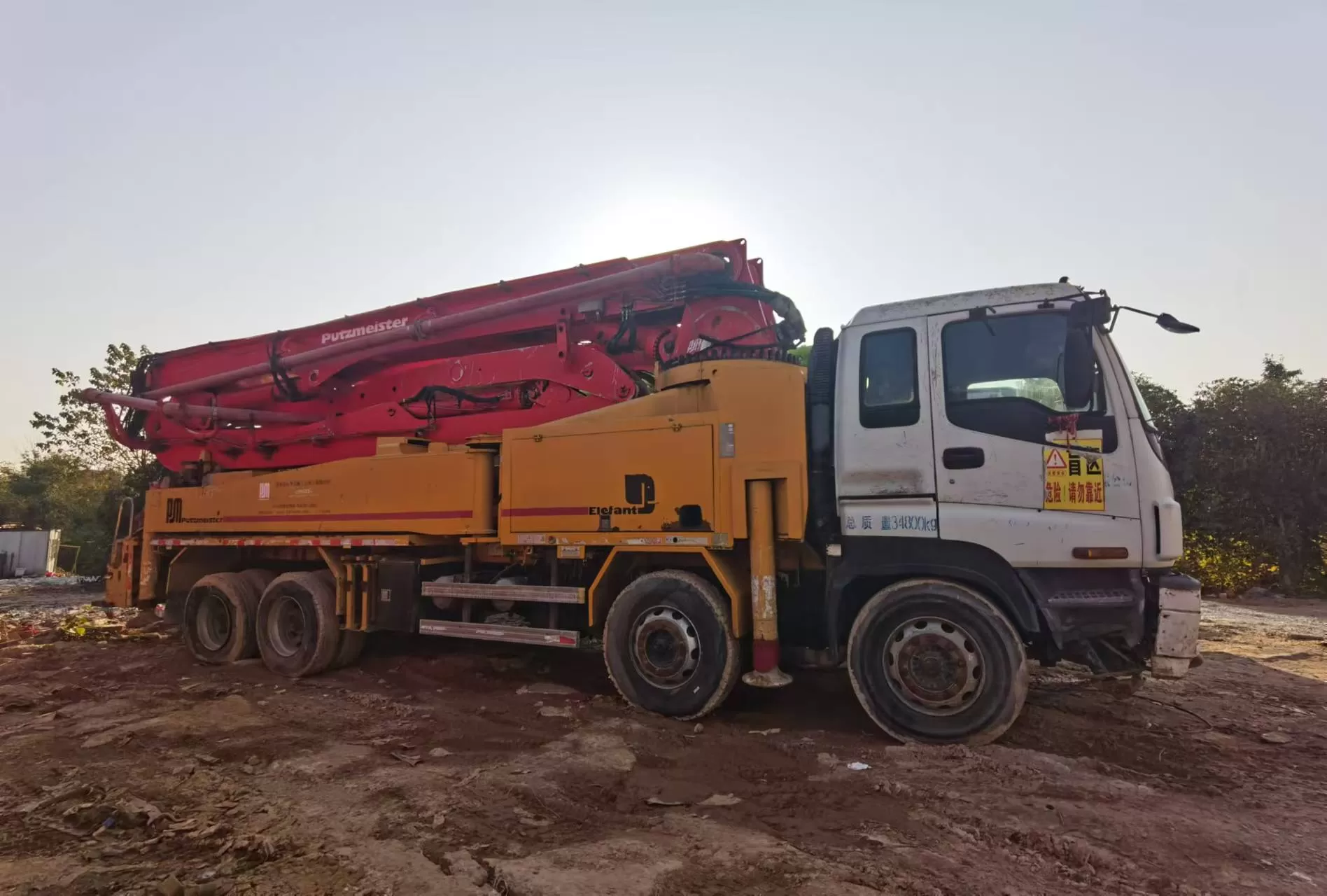 2010 putzmeister originele goede kwaliteit 46m vrachtwagengemonteerde betonpompwagen op isuzu-chassis