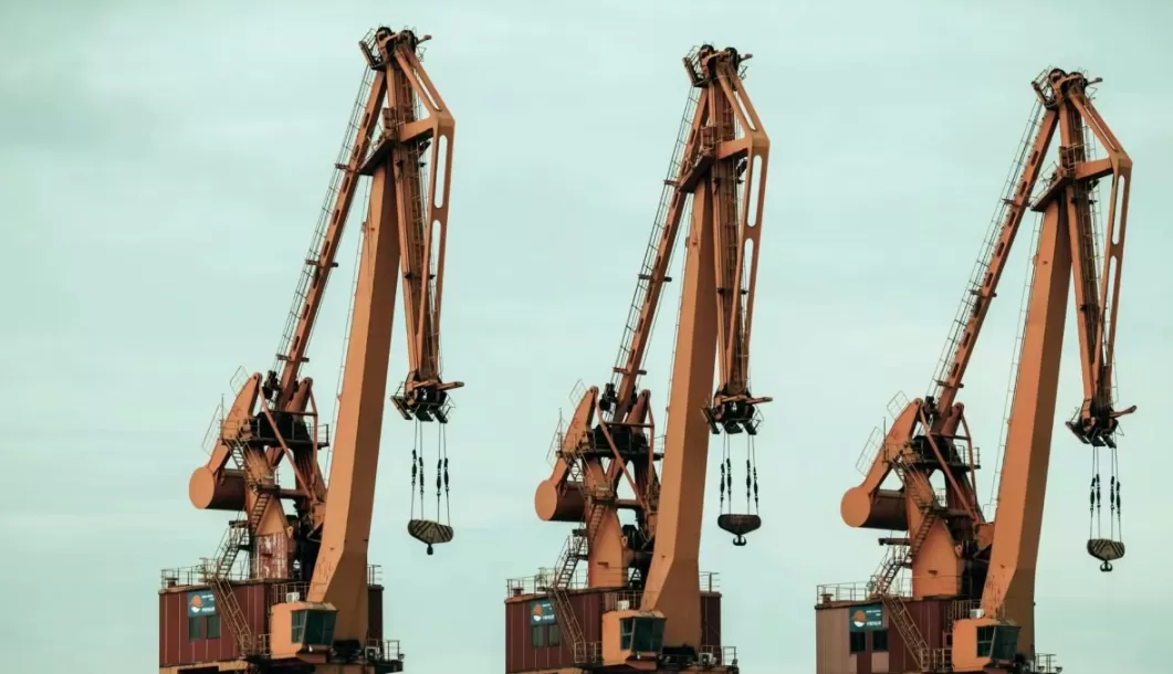 Checklist voor importeurs: mondiale havenlimieten voor het lossen van zware machines