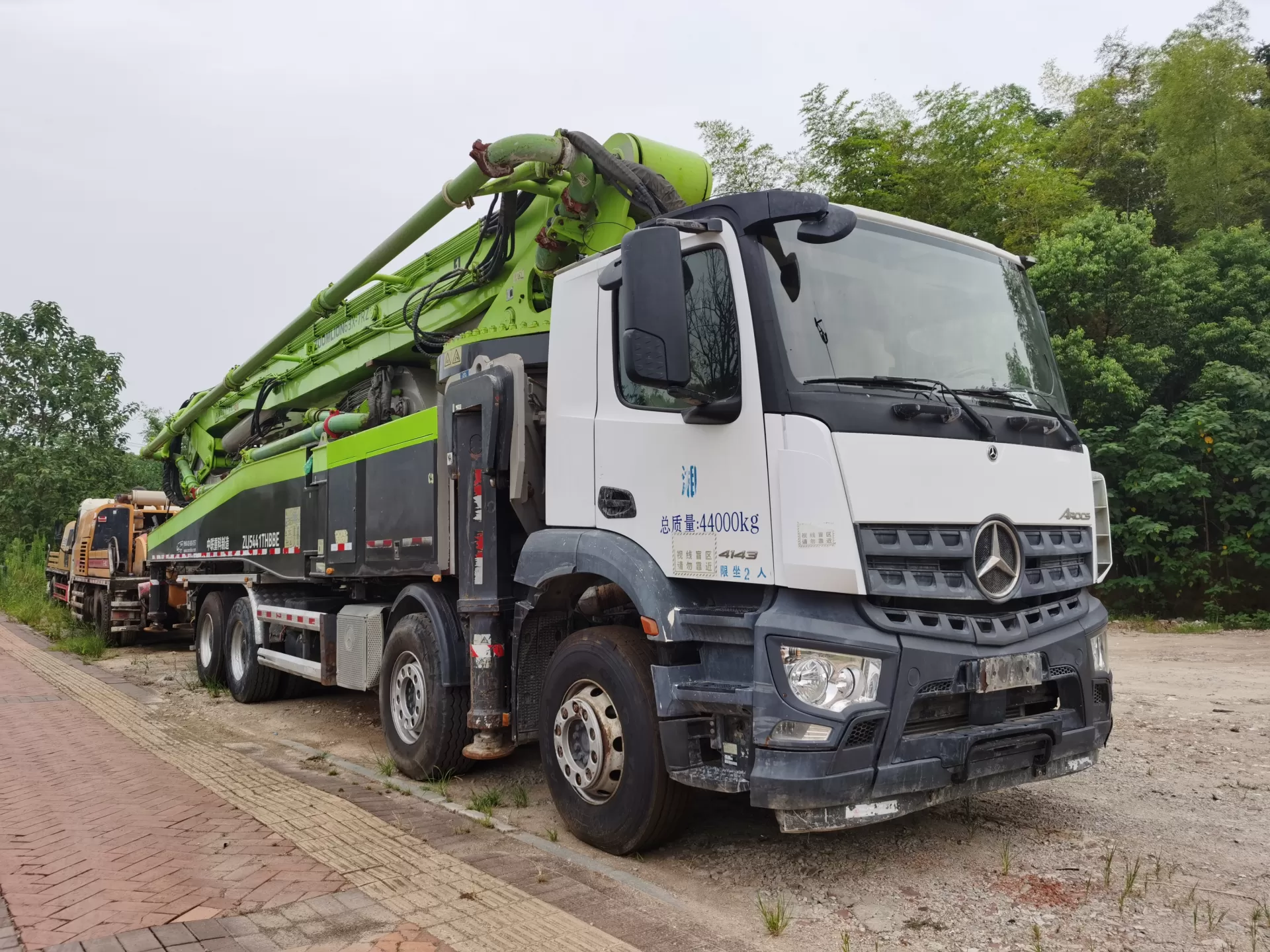 2020 zoomlion boompomp 63 m op vrachtwagen gemonteerde betonpompwagen op benz-chassis