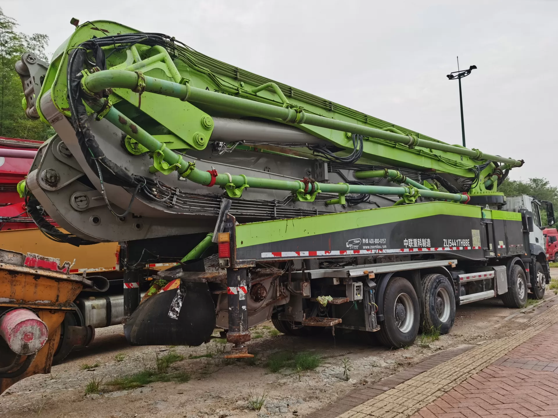 2020 zoomlion boompomp 63 m op vrachtwagen gemonteerde betonpompwagen op benz-chassis