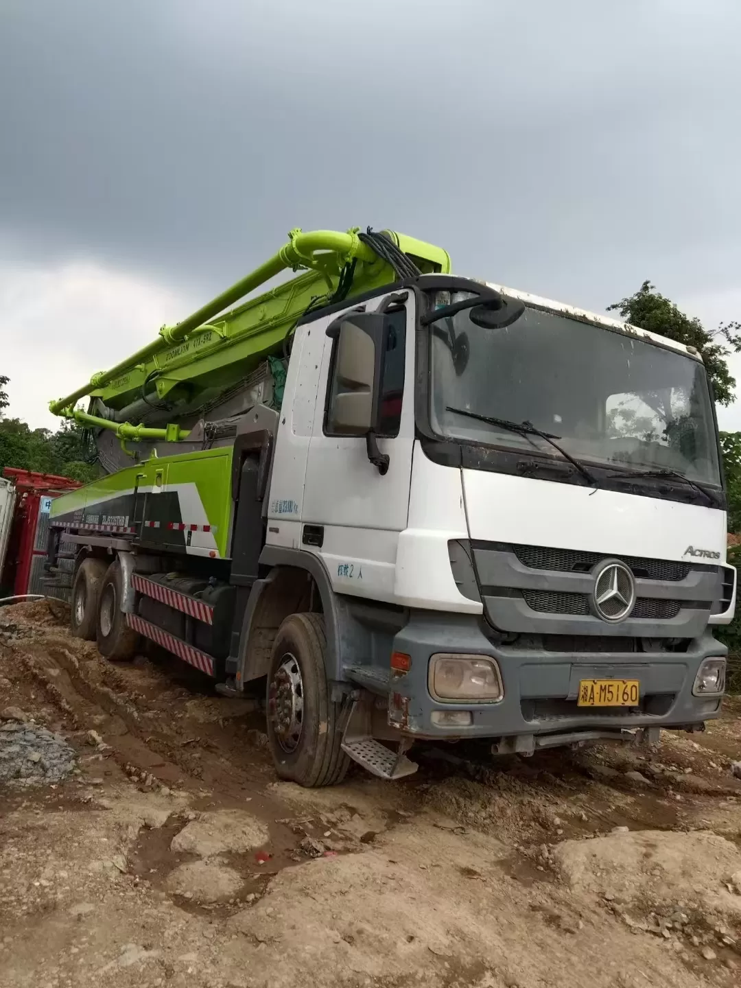 2013 zoomlion giekpomp, 47 m op vrachtwagen gemonteerde betonpompwagen op benz-chassis